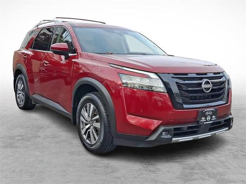 2022 Nissan Pathfinder SL 4WD