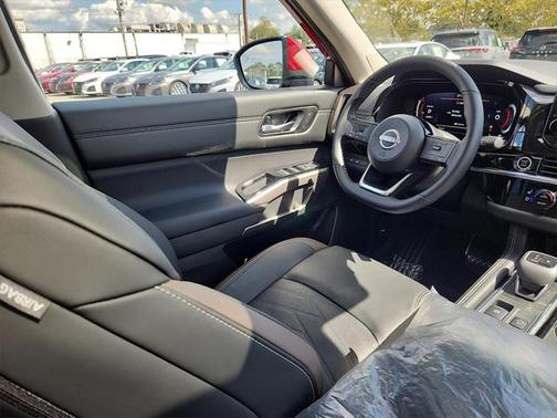 2025 Nissan Pathfinder Platinum 4WD