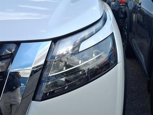 2025 Nissan Pathfinder Platinum 4WD