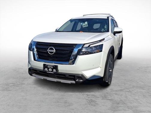 2025 Nissan Pathfinder SL 4WD