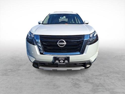 2025 Nissan Pathfinder SL 4WD
