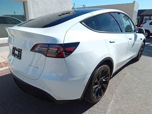 2022 Tesla Model Y Long Range Dual Motor All-Wheel Drive