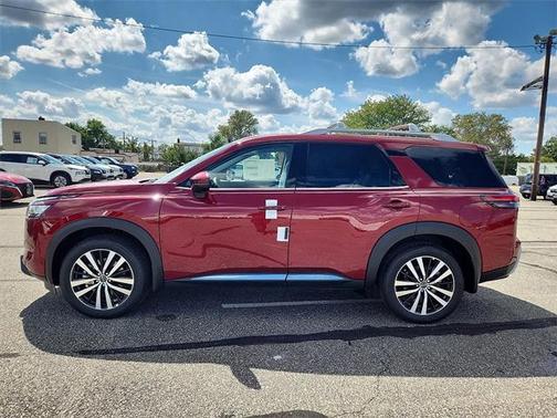 2025 Nissan Pathfinder Platinum 4WD