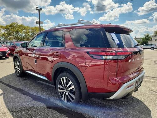 2025 Nissan Pathfinder Platinum 4WD