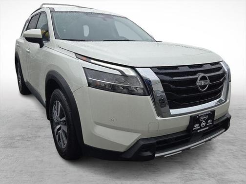 2024 Nissan Pathfinder SL 4WD