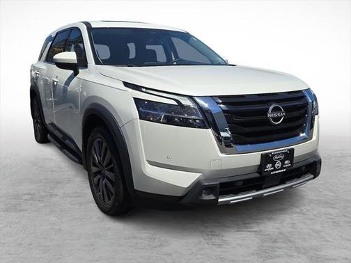 2022 Nissan Pathfinder SL 4WD
