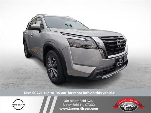 2025 Nissan Pathfinder SL 4WD
