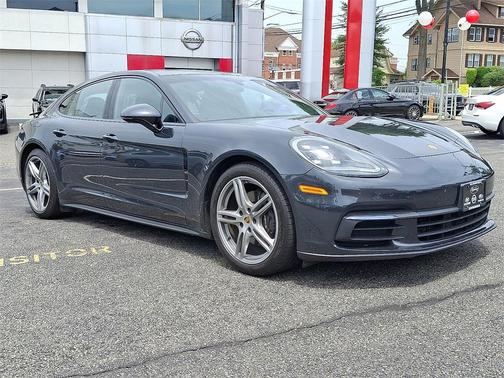 2018 Porsche Panamera 4
