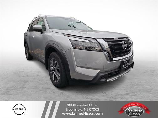 2025 Nissan Pathfinder SL 4WD