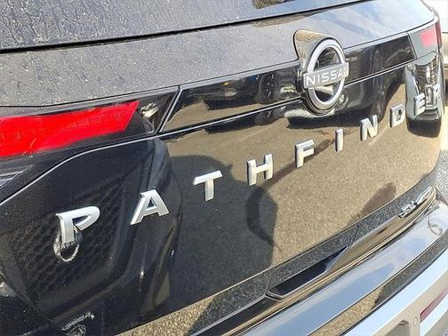 2025 Nissan Pathfinder SL 4WD