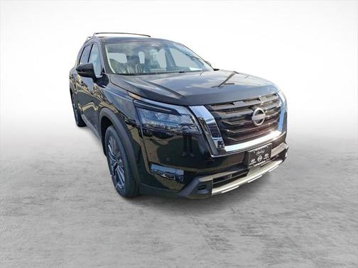 2025 Nissan Pathfinder SL 4WD