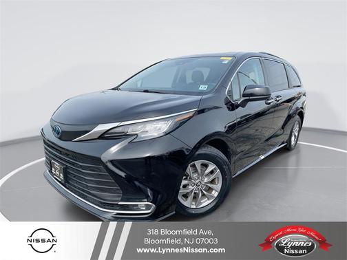 2023 Toyota Sienna XLE