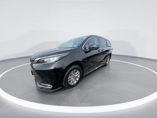 2023 Toyota Sienna XLE