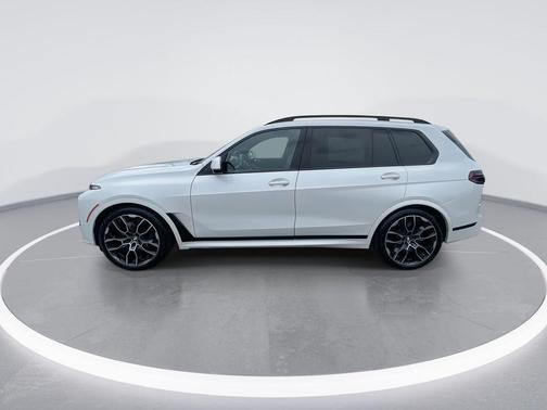 Mineral White Metallic 2024 BMW X7 xDrive40i
