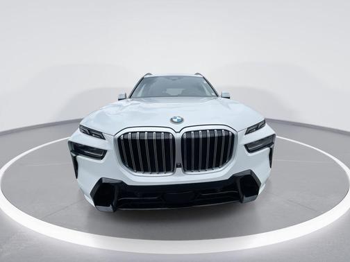 Mineral White Metallic 2024 BMW X7 xDrive40i