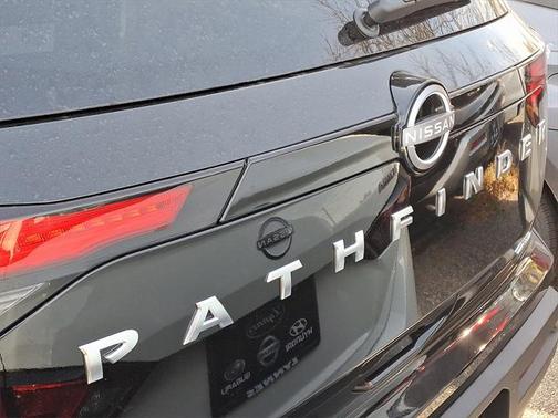 2025 Nissan Pathfinder S