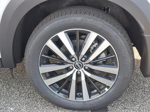 2025 Nissan Pathfinder Platinum 4WD