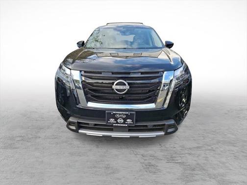 2025 Nissan Pathfinder SL 4WD