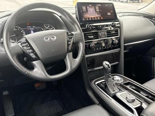 2023 INFINITI QX80 LUXE