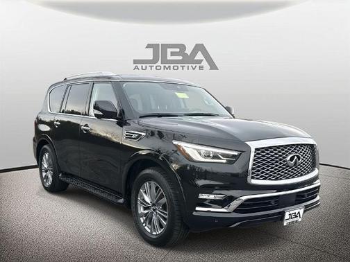 2023 INFINITI QX80 LUXE