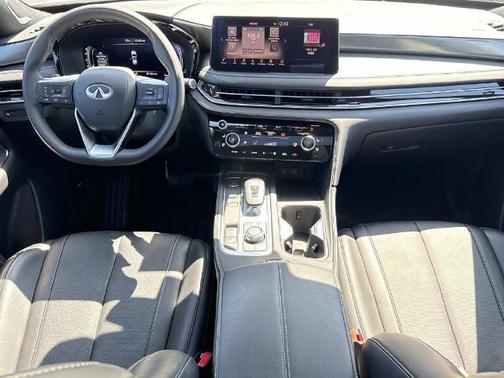 Majestic White 2025 INFINITI QX60 LUXE