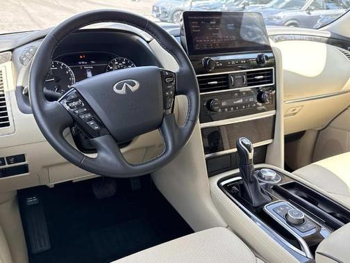 2024 INFINITI QX80 LUXE