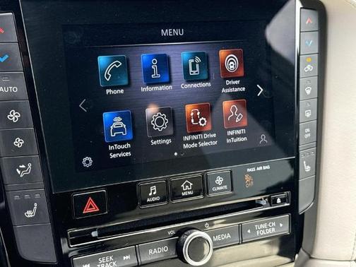 Majestic White 2023 INFINITI QX55 LUXE