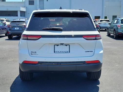 Bright White Clearcoat 2023 Jeep Grand Cherokee Limited