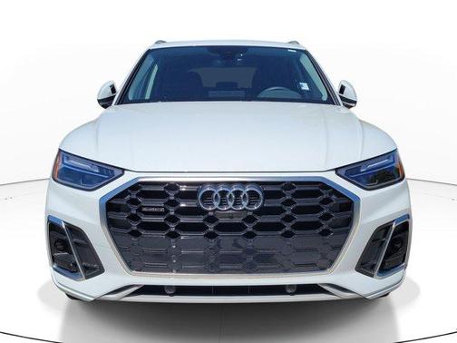 Glacier White Metallic 2024 Audi Q5 45 S line quattro Premium