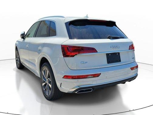 Glacier White Metallic 2024 Audi Q5 45 S line quattro Premium