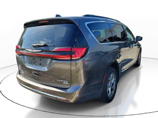 Granite Crystal Clearcoat Metallic 2022 Chrysler Pacifica Limited