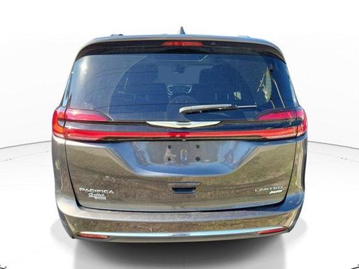 Granite Crystal Clearcoat Metallic 2022 Chrysler Pacifica Limited