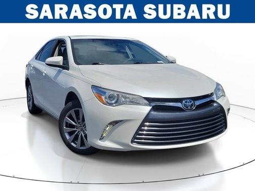 Blizzard Pearl 2017 Toyota Camry XLE