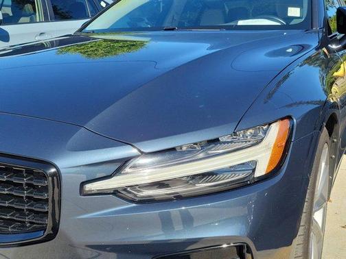 2021 Volvo S60 MOMENTUM