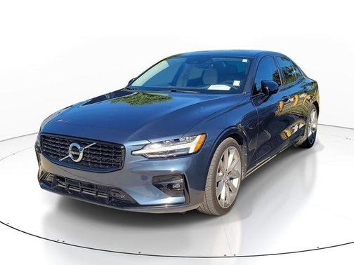2021 Volvo S60 MOMENTUM
