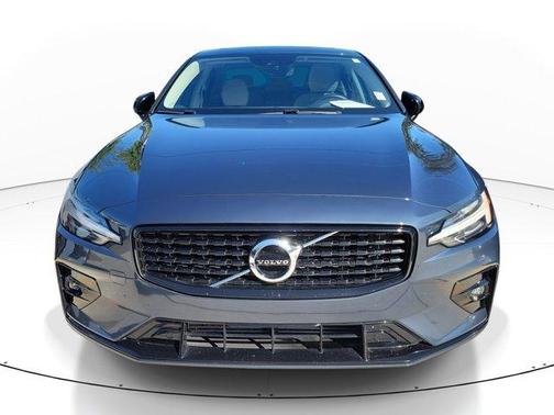 2021 Volvo S60 MOMENTUM