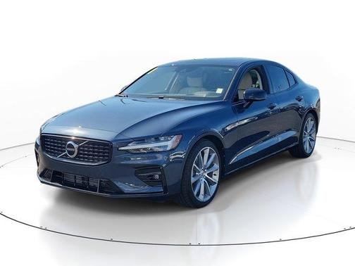 2021 Volvo S60 MOMENTUM