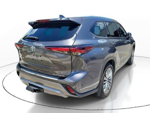 Magnetic Gray Metallic 2024 Toyota Highlander Platinum