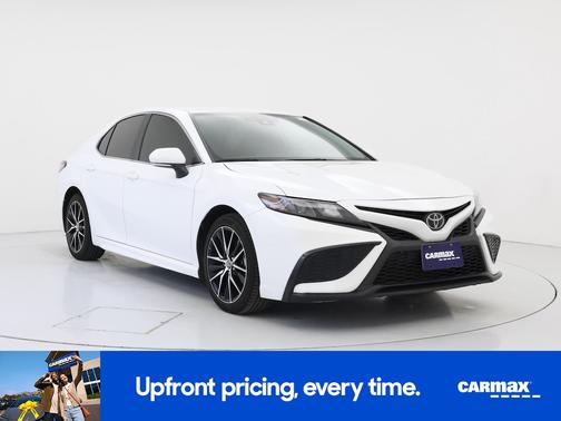 White 2023 Toyota Camry SE