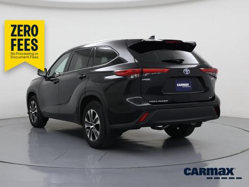 Black 2022 Toyota Highlander Hybrid XLE