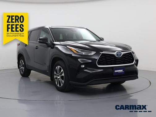 Black 2022 Toyota Highlander Hybrid XLE