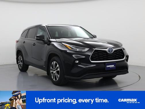 Black 2022 Toyota Highlander Hybrid XLE