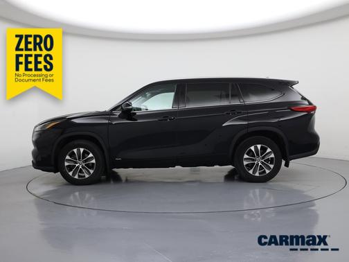Black 2022 Toyota Highlander Hybrid XLE
