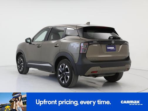 Tan 2025 Nissan Kicks SV