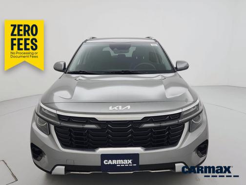 Silver 2024 Kia Seltos EX
