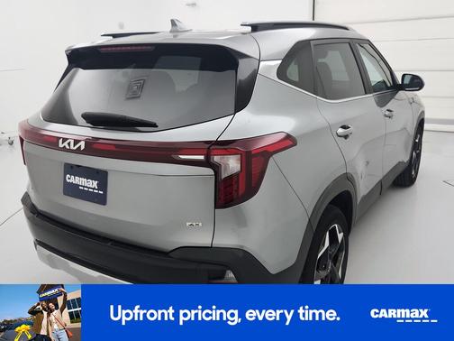 Silver 2024 Kia Seltos EX