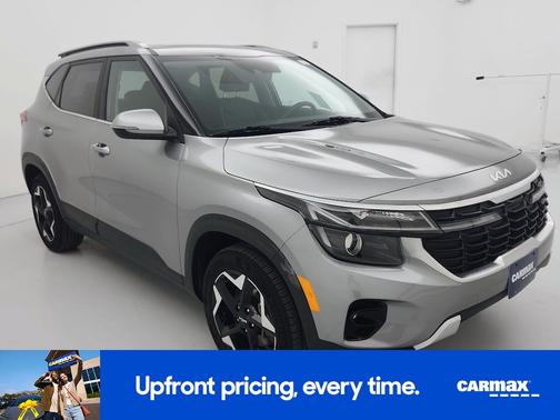 Silver 2024 Kia Seltos EX