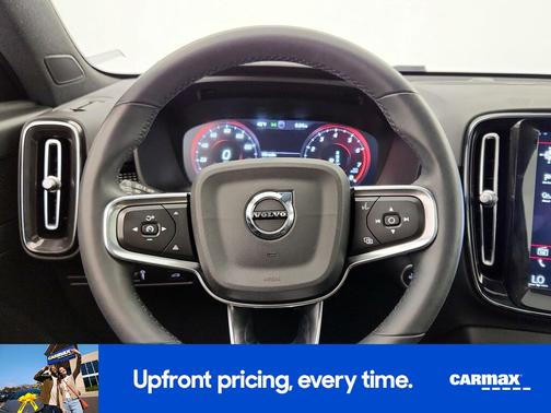 White 2022 Volvo XC40 T5 R-Design