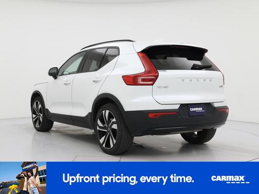 White 2023 Volvo XC40 B5 Plus Dark Theme