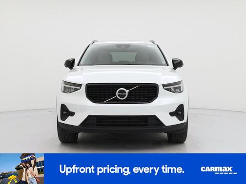 White 2023 Volvo XC40 B5 Plus Dark Theme